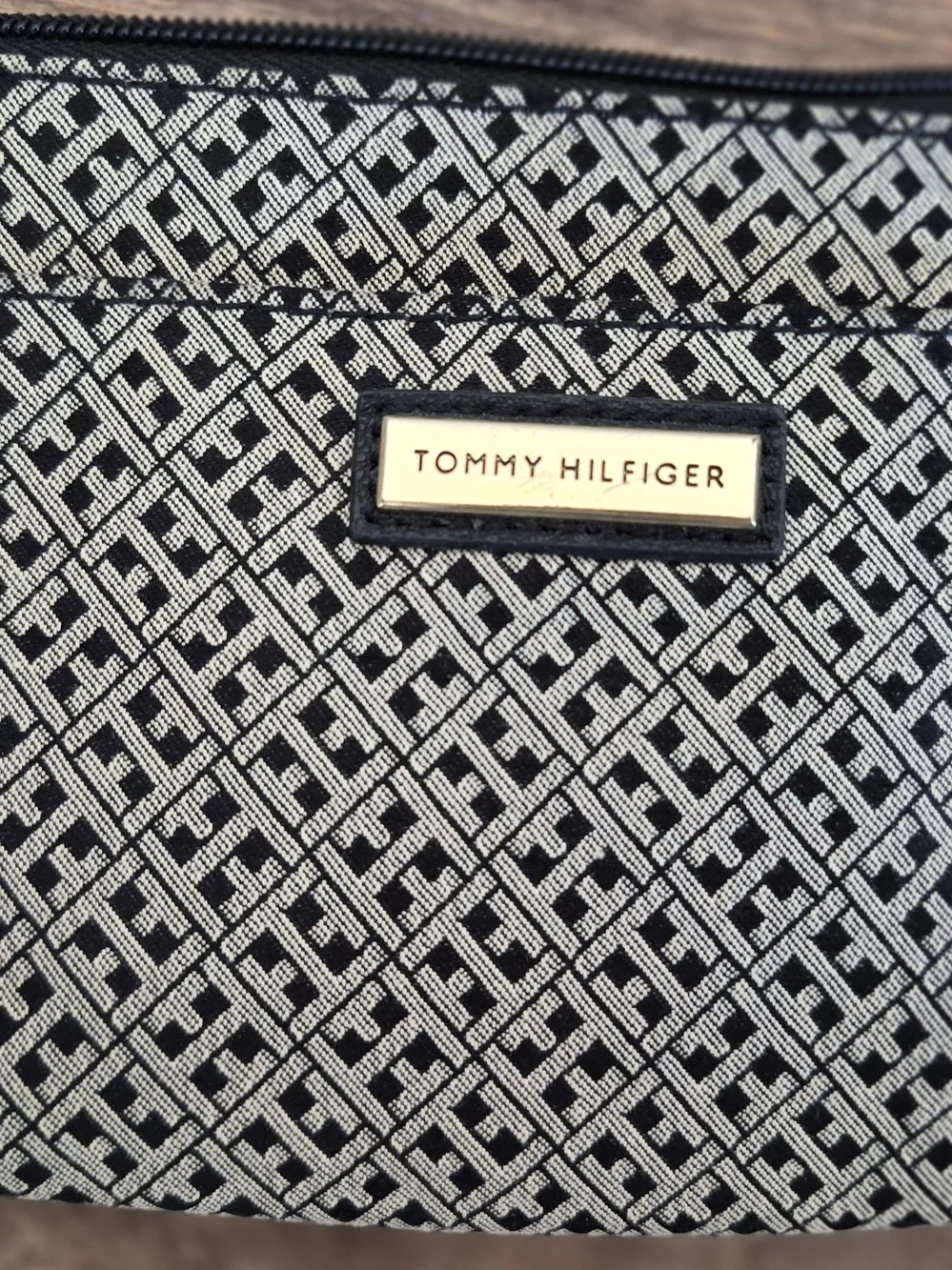 Tommy Hilfiger Black & Cream Jacquard Wristlet